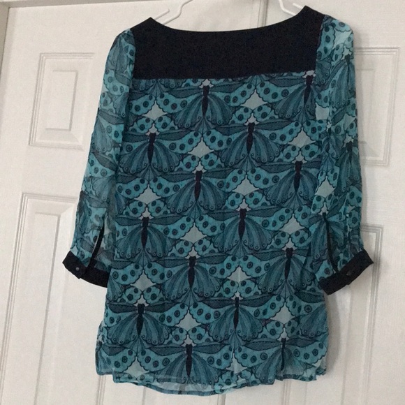 Express size S silk top in butterfly print. - Picture 2 of 5